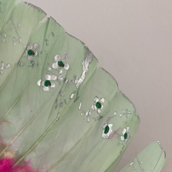 Vintage Chinese feather fan hand painted beautiful artwork kwong sing fan store - Picture 4 of 15